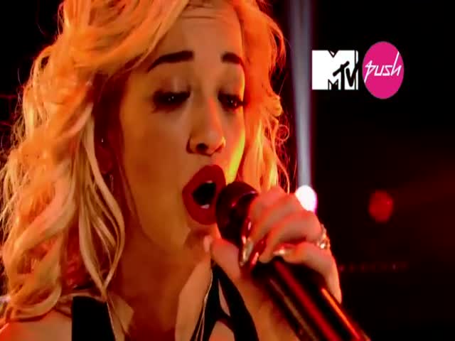 Hot Right Now - Live (MTV PUSH exclusive)