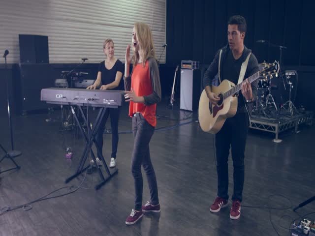 MTV PUSH: Bridgit Mendler - Hurricane Live