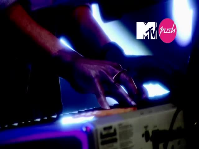 Pictures - Live (MTV PUSH Exclusive)