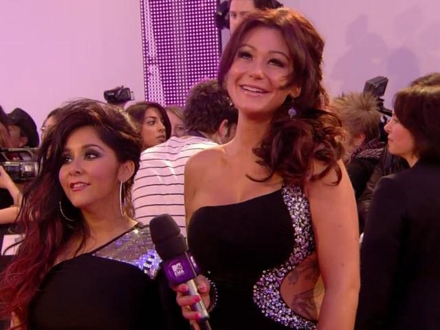 2011 EMA - Red Carpet | Part 13 | Interview w/ Snooki and JWOWW