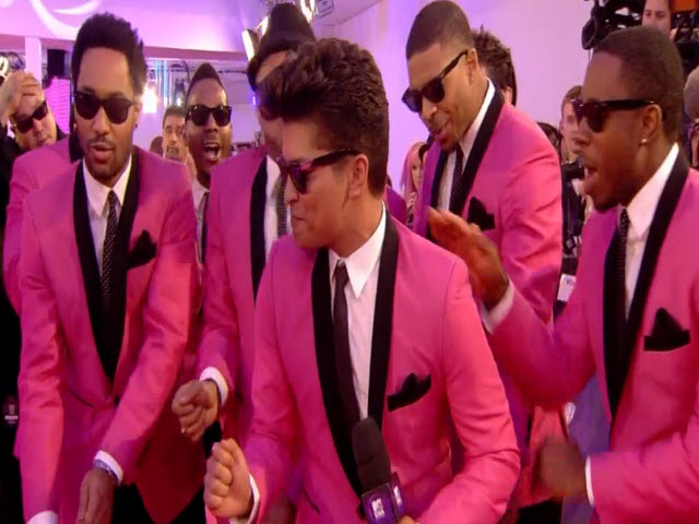 2011 EMA - Red Carpet | Part 20 | Interview w/ Bruno MArs
