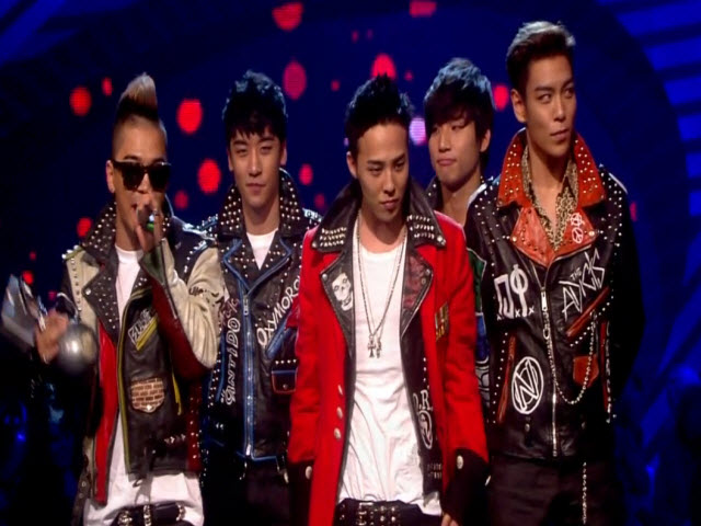 2011 EMA - Main Show | Part 80 | WINNER WALK ON & ACCEPTANCE