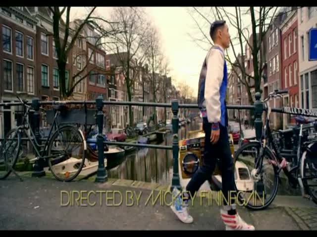 Far East Movement ft. Justin Bieber - Live My Life