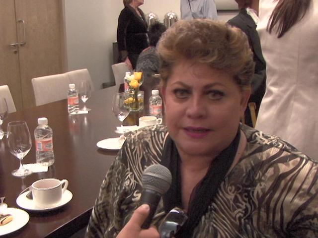 Imelda Miller platica sobre el