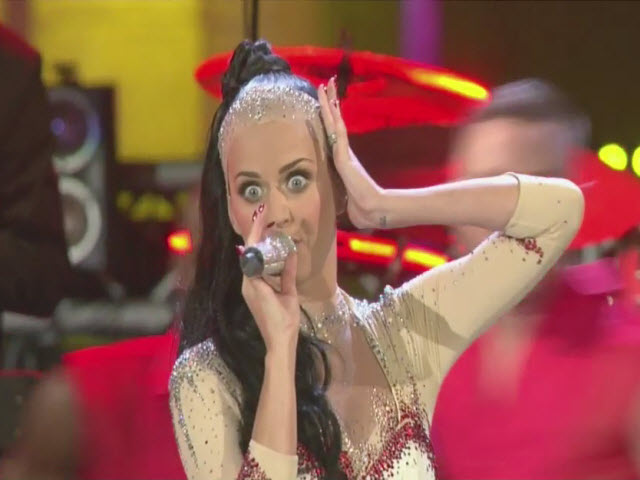 2010 EMA | Backstage (Part 4) | Katy Perry "California Gurls" | Live Performance