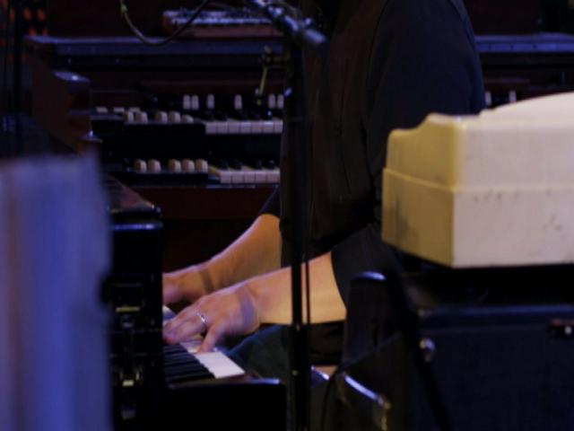 Solo A Terceros (MTV Unplugged)