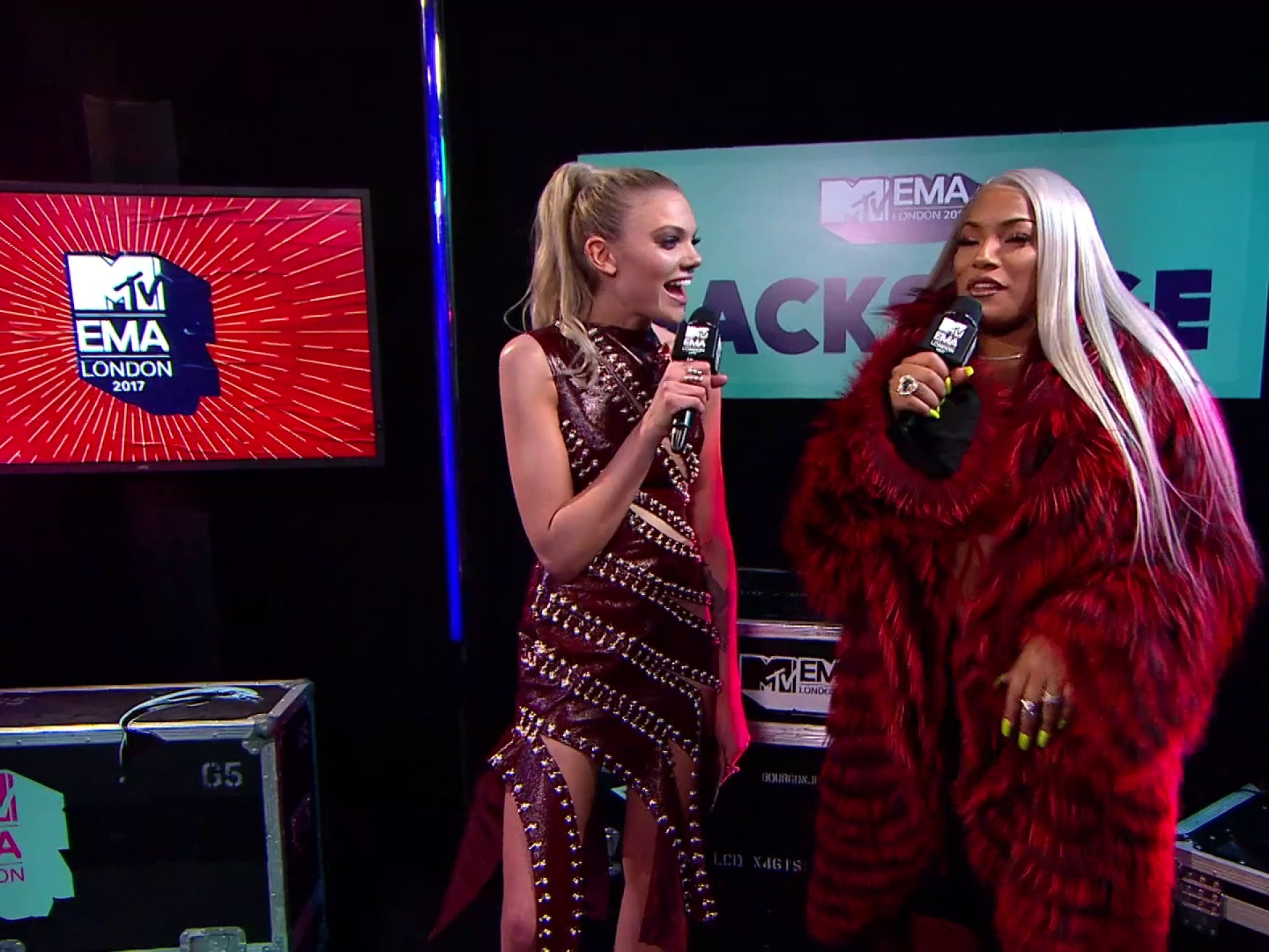 2017 MTV EMA Backstage Becca with Stefflon Don - 2017 MTV EMA - MTVEMA2017 MTV EMA Backstage Show Pt. 3 - MTVEMA - 웹